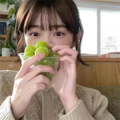 抽象画中的越南少女